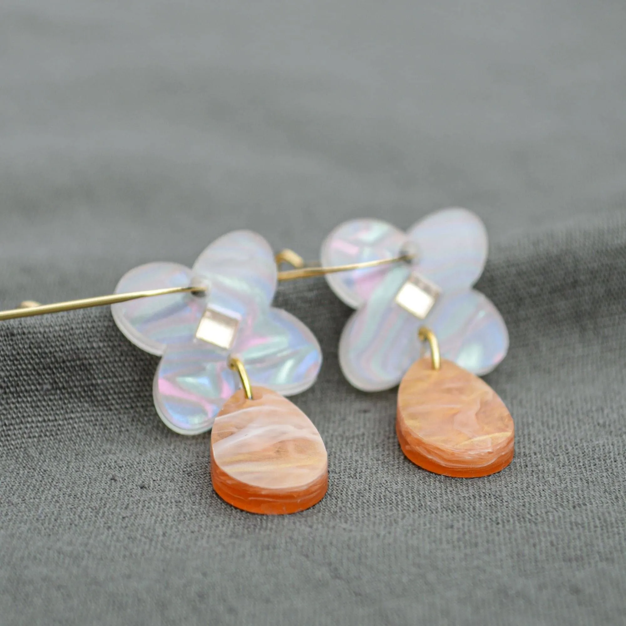 Clover Drop Earrings - Pearl/Honey