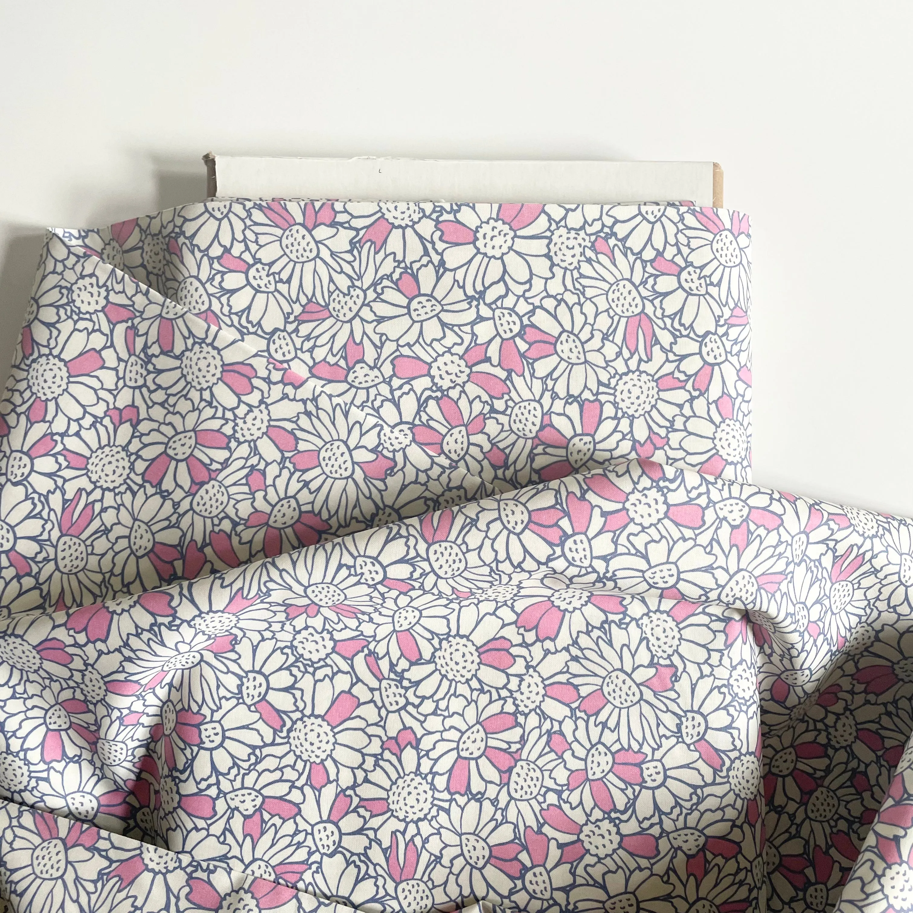 Paintbrush Studio : Pretty Petals - Pink