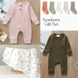 Sweet Dreams Newborn Gift Set (2 rompers, cotton blanket, 5 pairs socks)