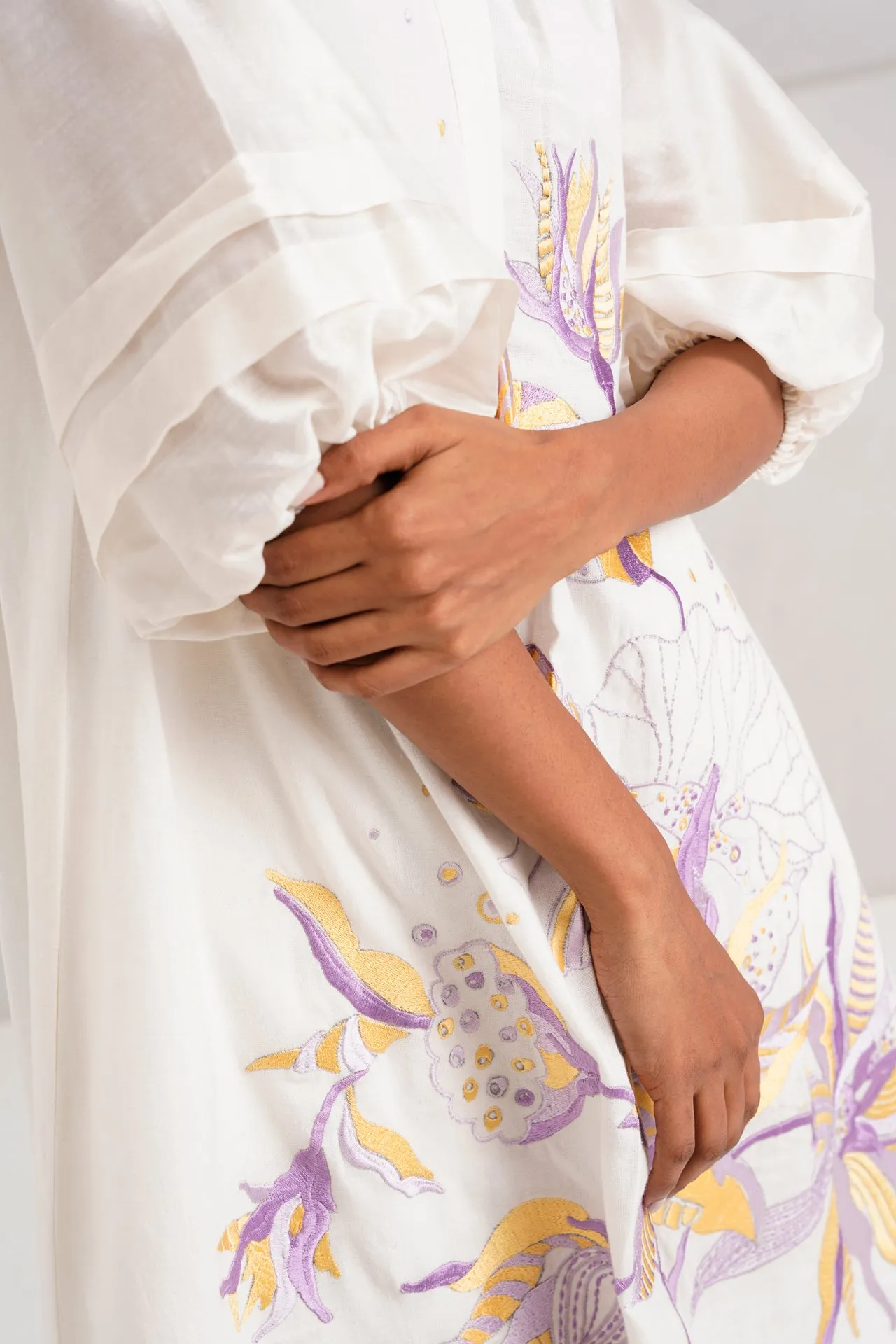 White Suvi Set - Embroidered Tunic   Pants